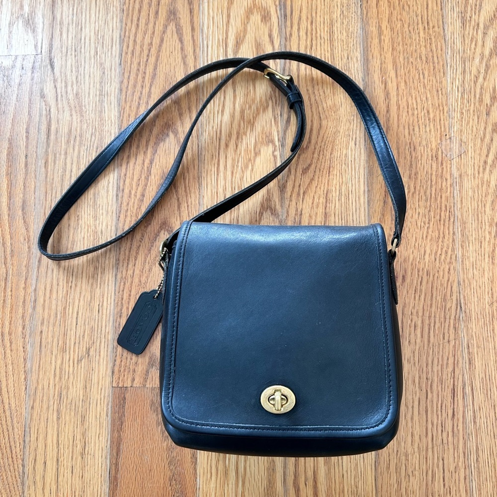 Coach Vintage Companion Black Leather Flap Crossbody bag. VGUC